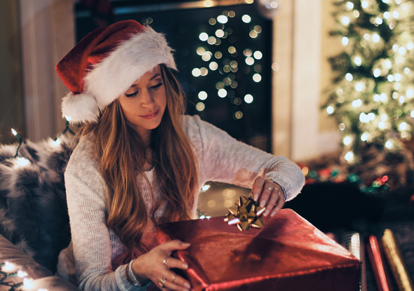 10-Tips-To-Get-Through-The-First-Christmas-After-Your-Breakup